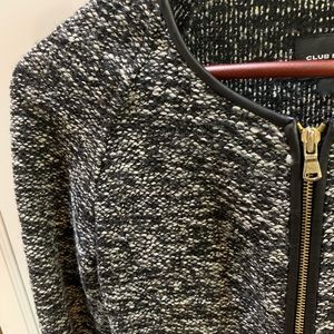 Fitted crapped Club Monaco Blazer